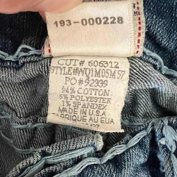 True Religion Jayde Super T Raw Hem Denim Shorts Size 27 EUC - Picture 8 of 8